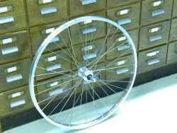 BIKE&CO Laufradsatz 26 Zoll Alu Kastenfelge Silber Vollachse 2 BIKE&CO Laufradsatz 26 Zoll Alu Kastenfelge Silber Vollachse – Bild 2